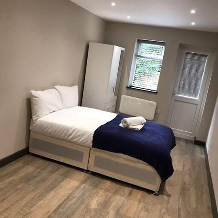 Bedfont House Apartment Hillingdon Exterior photo